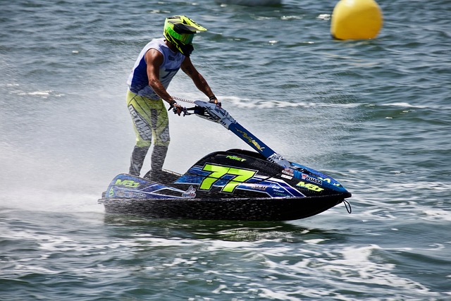 王岚嵚生日会！球迷见证热闹氛围，俞泽辰友谊“暴打”转为拍合影庆祝.